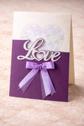 Faire-part mariage romantique violet – carte élégante avec ruban satin et motif cœur Love (lot de 25)