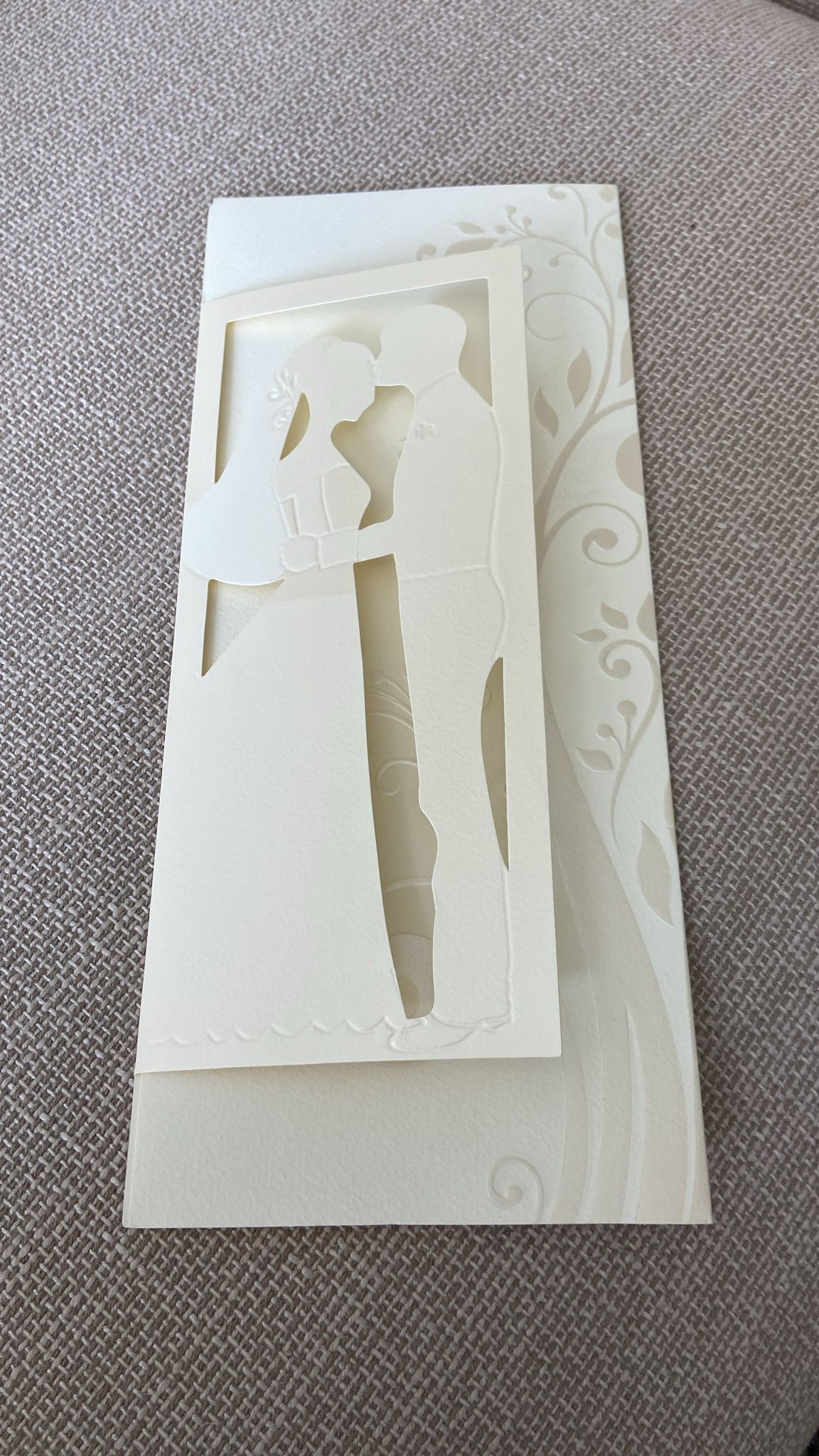 25 Cartes d’invitation mariage élégantes – Design couple découpé – Papier ivoire premium
